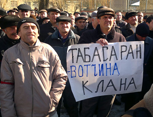 Митинг "За честные выборы" состоялся в селе Хучни Табасаранского района. Дагестан, 27 февраля, 2012 г. Фото Патимат Махмудовой для "Кавказского узла"