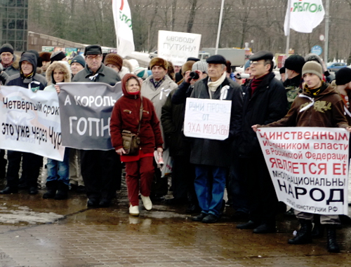 Участники митинга "За честные выборы" в Ростове-на-Дону 26 февраля 2012 г. Фото Олеси Диановой для "Кавказского узла"