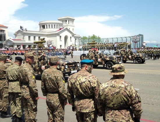 Военный парад в Степанакерте.