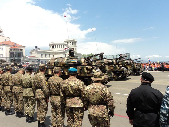 Военный парад в Степанакерте.