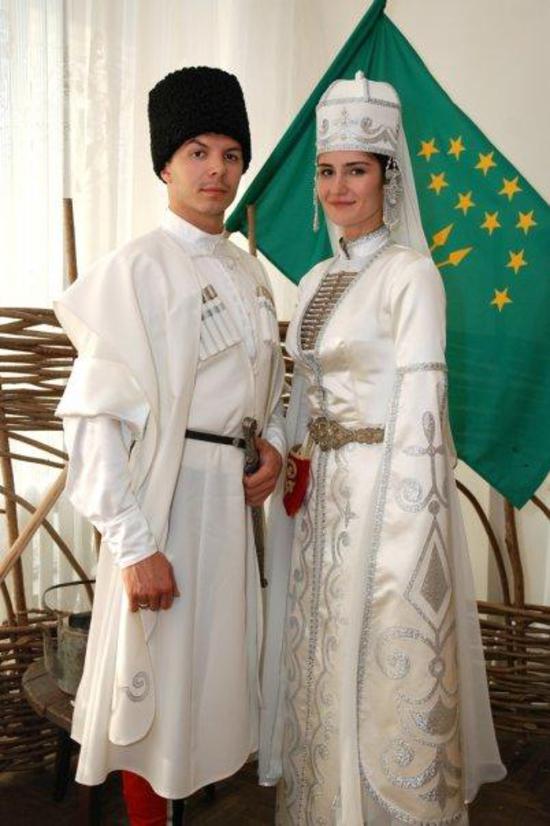 Женские кавказские национальные костюмы напрокат в Москве