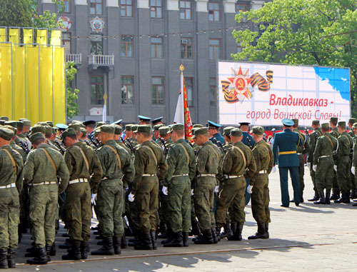 Парад ко Дню Победы на площади Свободы. Владикавказ, 9 мая 2013 г. Фото Эммы Марзоевой для "Кавказского узла"