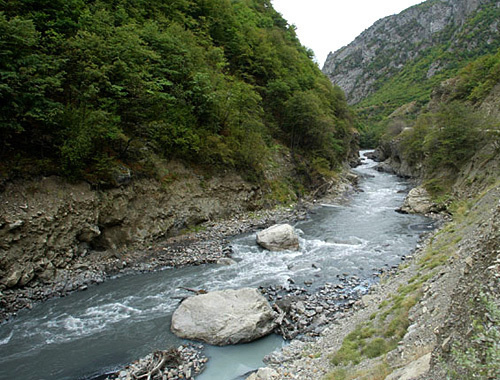 Чечня, Аргунское ущелье, река Аргун. Фото с сайта www.chechnyafree.ru