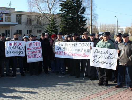 Ростовская область, 1 ноября 2012 г. Жители Зверева в бессрочном пикете против высоких тарифов ЖКХ. Фото Олеси Диановой для "Кавказского узла"