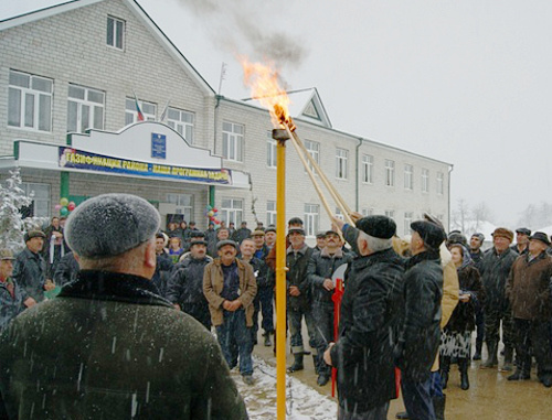 Торжественное открытие газопровода в селе Трисанчи Дахадаевского районе Дагестана. Декабрь 2012 г. Фото: http://www.riadagestan.ru/news/2012/12/21/148384