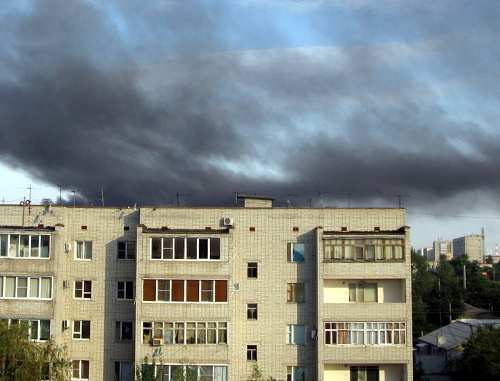 Ставропольский край, Буденновск. Дым от горящей цистерныс дизтопливом. 9 июля 2013 г. Фото: http://budennovsk.org