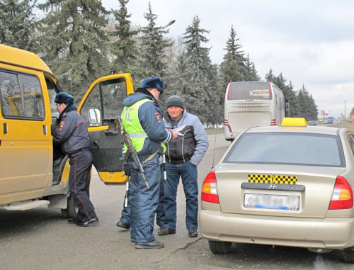 Сотрудники ГИБДД. Фото: МВД по КБР http://07.mvd.ru/