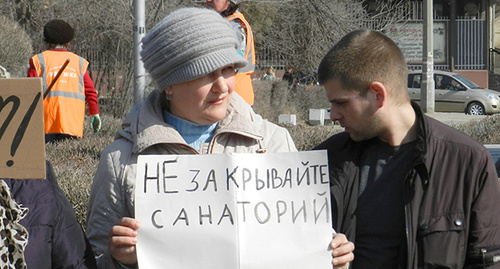 Участница митинга против закрытия областного детского санатория. Волгоград, 26 марта 2015 г. Фото Татьяны Филимоновой для "Кавказского узла"