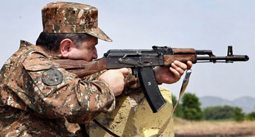 Военнослужащий на передовой позиции. Фото: http://haqqin.az/oldage/16879