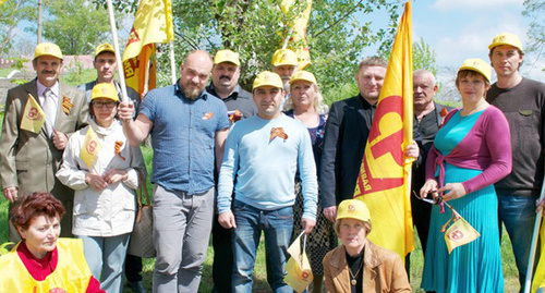 Активисты партии "Справедливая Россия" в Таганроге". Фото Комарова В.М, http://sr-taganrog.ru/#img-39964974.sngujkuw4v.jpg