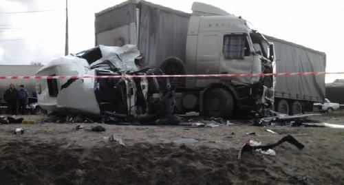 ДТП с участием маршрутки в Волгограде, 13.11.2015 г. Фото: http://bloknot-volgograd.ru/news/bloknot-volgograd-publikuet-spisok-postradavshikh--660186