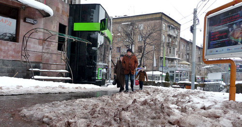 Жители Еревана на улицах города. Фото Армине Мартиросян для "Кавказского узла"