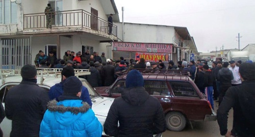 Участники митинга торговцев в Хасавюрте. 8 марта 2016 года. Фото Расула Абу Асада, Facebook.com/abooasad