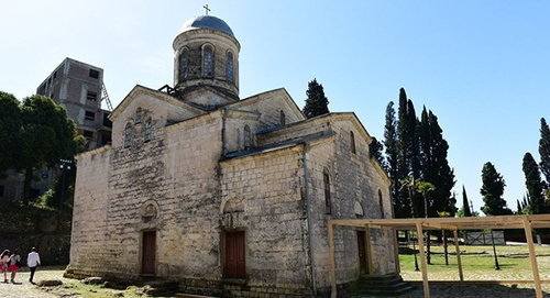 Храм Симона Кананита в Абхазии. Фото: © Sputnik. Томас Тхайцук, http://sputnik-abkhazia.ru/Abkhazia/20160420/1017993975.html