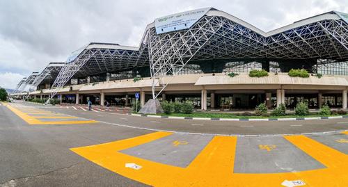 Международный аэропорт Сочи. Фото https://kuda-sochi.ru/place/mezhdunarodnyj-aeroport-sochi/