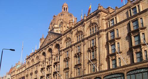 Универмаг Harrods в Лондоне. Фото  Sokkk https://ru.wikipedia.org/wiki/Harrods