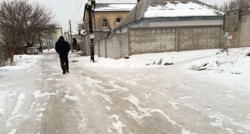 Наледь на дороге в Волгограде. Фото Татьяны Филимоновой для "Кавказского узла"