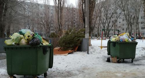 Мусорные баки в Дзержинском районе Волгограда. Фото Татьяны Филимоновой для "Кавказского узла"