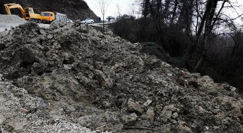 Оползень перекрыл дорогу в село Липники Адлерского района Сочи. 17 марта 2019 года. Фото Светланы Кравченко для "Кавказского узла".