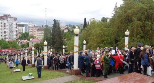 Жители Сочи на мемориале 9 мая 2019 года. Фото Светланы Кравченко для "Кавказского узла".