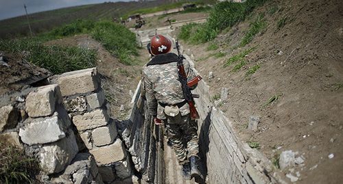 На линии соприкосновения в Нагорном Карабахе. Фото: REUTERS/Staff