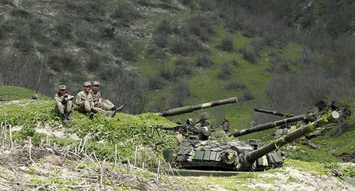 На линии соприкосновения в Нагорном Карабахе. Фото: REUTERS/Staff