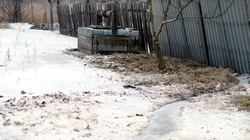 Вода течет по улице. Хутор Ясный Красносулинского района. 13 декабря 2020 года. Фото Вячеслава Прудникова для "Кавказского узла".