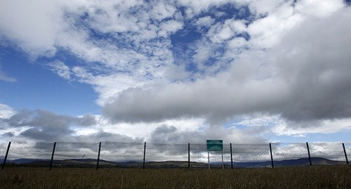 Граница между Грузией и Южной Осетией. Фото: REUTERS/David Mdzinarishvili