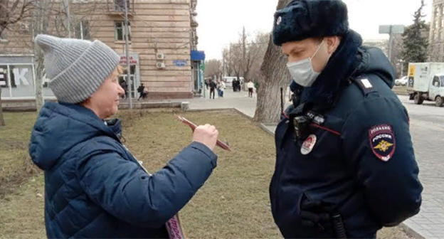 Тамара Гродникова во время пикета. Волгоград, 3 марта 2022 года. Фото Ольги Черкасовой для "Кавказского узла"