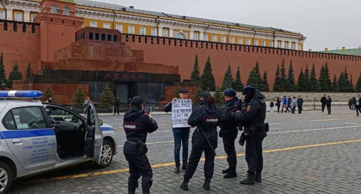 Кавказский Узел | Правозащитник Олег Орлов обвинен в нарушении правил  пикетирования