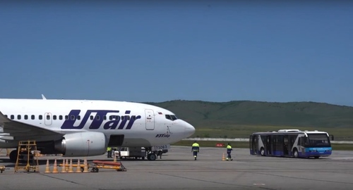 Самолет компании Utair в аэропорту Грозного. Кадр видео пресс-службы аэропорта https://vk.com/public211595980?w=wall-211595980_45