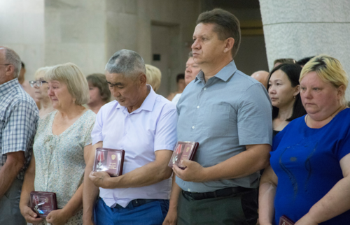 Родные погибших на вручении наград. Скриншот фото с сайта музея "Сталинградская битва" от 06.07.23, https://stalingrad-battle.ru/about/m-news/2023/11036/