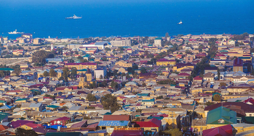 Дербент. Фото Аль-Гимравий  https://commons.wikimedia.org/wiki/Category:Derbent#/media/File:Derbent._Dagestan.jpg