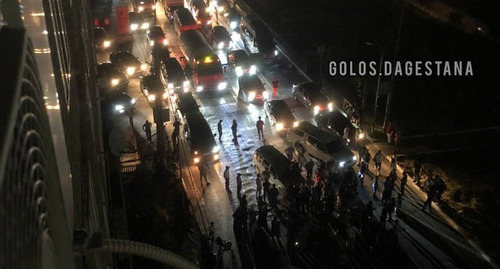 Акция протеста на проспекте Акушинского в Махачкале. Стоп-кадр из видео https://vk.com/wall-74219800_2039161
