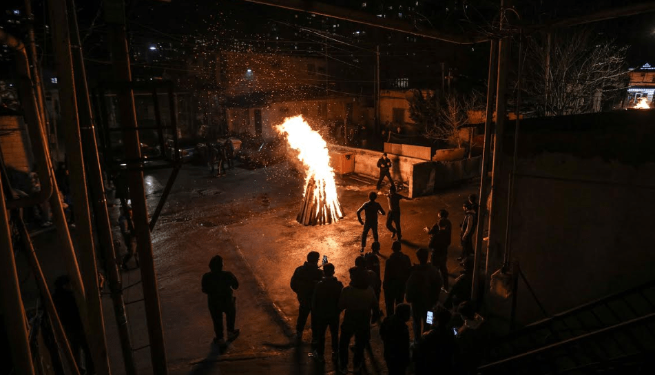 Праздничный костер по случаю Новруз-Байрама. Фото Азиза Каримова для "Кавказского узла".