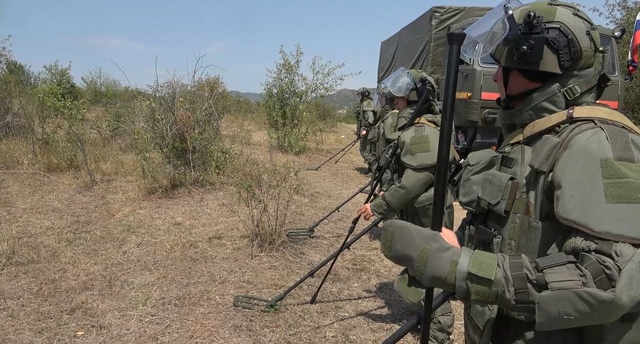 Разминирование в зоне карабахского конфликта. Скриншот видео Минобороны России
 https://www.youtube.com/watch?app=desktop&v=CzMrtk44lD0