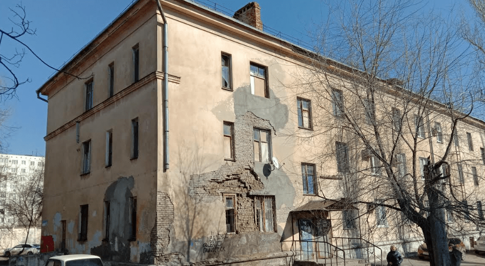 Аварийный дом на улице Кузнецова в Волгограде. Фото корреспондента "Кавказского узла".