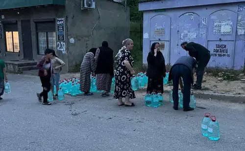 Раздача бутилированной воды населению города Буйнакск. Июнь 2024 г. Фото: gorodbuynaksk / Telegram канал
