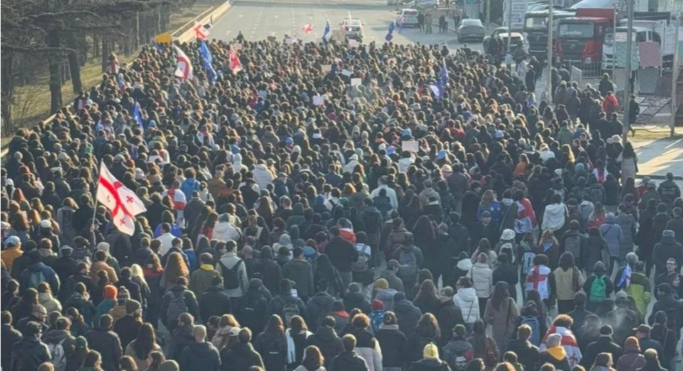 Шествие студентов в Тбилиси. 21 декабря 2024 года. Фото: Beka Kokaia / Tbilisi life https://t.me/Tbilisi_life/34481