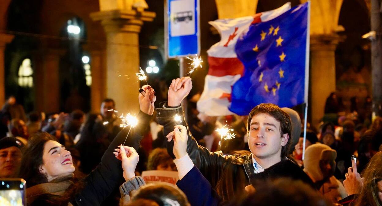 Акция на проспекте Руставели. Декабрь 2025 года. Фото JAMnews Акция на проспекте Руставели. Декабрь 2025 года. Фото JAMnews