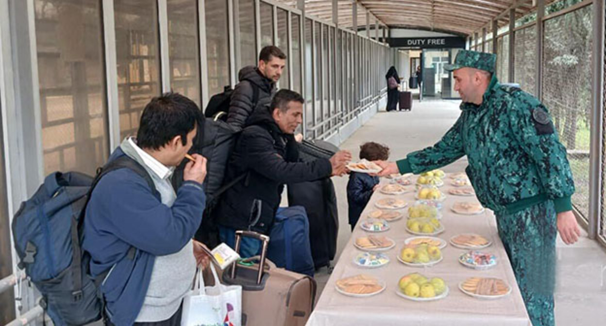 Эвакуация людей из Ирана в Азербайджан. Фото: https://news.day.az/society/1823344.html#1823344-8 Эвакуация людей из Ирана в Азербайджан. Фото: https://news.day.az/society/1823344.html#1823344-8