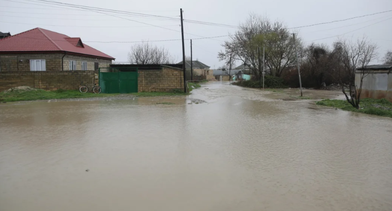 Подтопления в Хачмазском районе. Скриншот фото Oxu.Az, https://oxu.az/ru/obshestvo/v-hachmaze-zatopilo-doma-evakuirovany-22-cheloveka-foto-video Подтопления в Хачмазском районе. Скриншот фото Oxu.Az, https://oxu.az/ru/obshestvo/v-hachmaze-zatopilo-doma-evakuirovany-22-cheloveka-foto-video