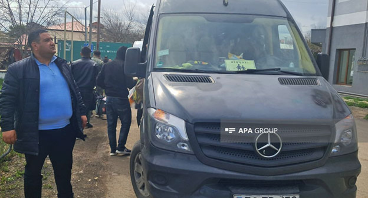 Люди, вернувшиеся в Карабах. Фото: APA https://ru.apa.az/social/v-gorod-xodzavend-pribyla-ocerednaya-gruppa-pereselencev-foto-obnovleno-643512 Люди, вернувшиеся в Карабах. Фото: APA https://ru.apa.az/social/v-gorod-xodzavend-pribyla-ocerednaya-gruppa-pereselencev-foto-obnovleno-643512