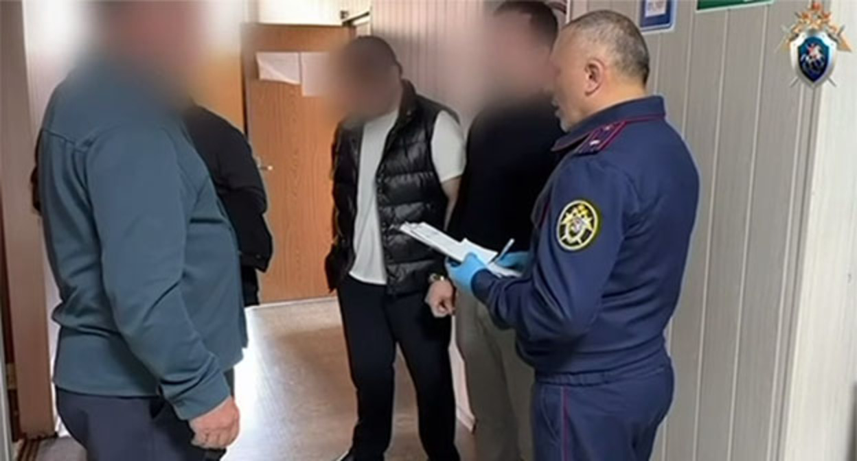 Обыски прошли в администрации Курахского района. Cкриншот видео https://t.me/dagestan_sledcom05/3909 Обыски прошли в администрации Курахского района. Cкриншот видео https://t.me/dagestan_sledcom05/3909