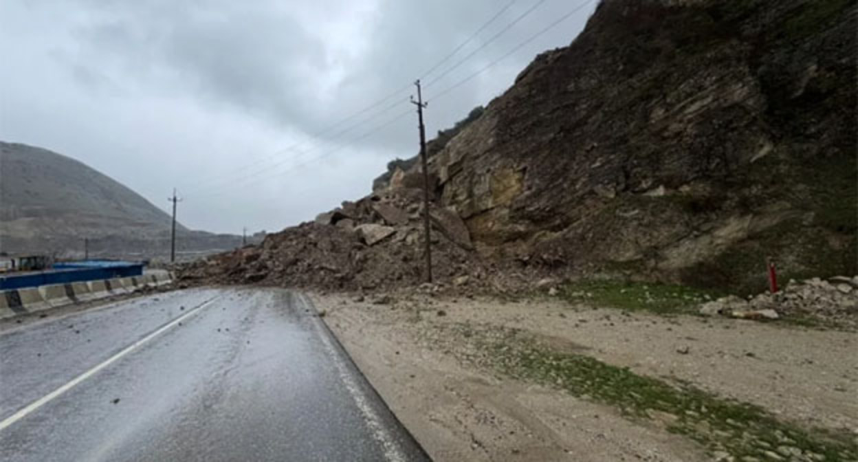 Дорога к селу Талги со стороны Махачкалы. Фото: https://zoritabasarana.ru/rubriki/news/news/transport/item/proezd-cherez-posyolok-talgi-ogranichen-iz-za-obvala-gornyh-porod/ Дорога к селу Талги со стороны Махачкалы. Фото: https://zoritabasarana.ru/rubriki/news/news/transport/item/proezd-cherez-posyolok-talgi-ogranichen-iz-za-obvala-gornyh-porod/