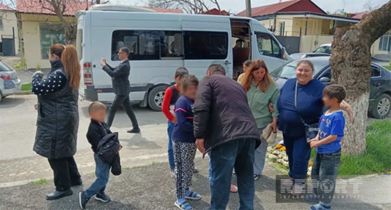 Возвращение семей в Ходжавенд. Фото: Report https://report.az/ru/vnutrennyaya-politika/v-hodzhavend-vozvrashayutsya-eshe-33-semi#gallery_a362611c065cb7f3cb86cb6eb64e62b3-5 Возвращение семей в Ходжавенд. Фото: Report https://report.az/ru/vnutrennyaya-politika/v-hodzhavend-vozvrashayutsya-eshe-33-semi#gallery_a362611c065cb7f3cb86cb6eb64e62b3-5