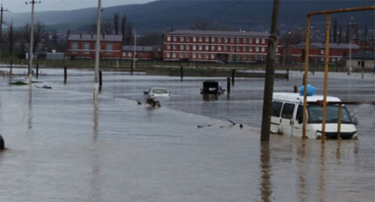 Последствия наводнения в Чечне. Фото: https://www.instagram.com/p/DWjMcxoCICb/?img_index=2 Instagram принадлежит компании Meta деятельность которой запрещена в России Последствия наводнения в Чечне. Фото: https://www.instagram.com/p/DWjMcxoCICb/?img_index=2 Instagram принадлежит компании Meta деятельность которой запрещена в России
