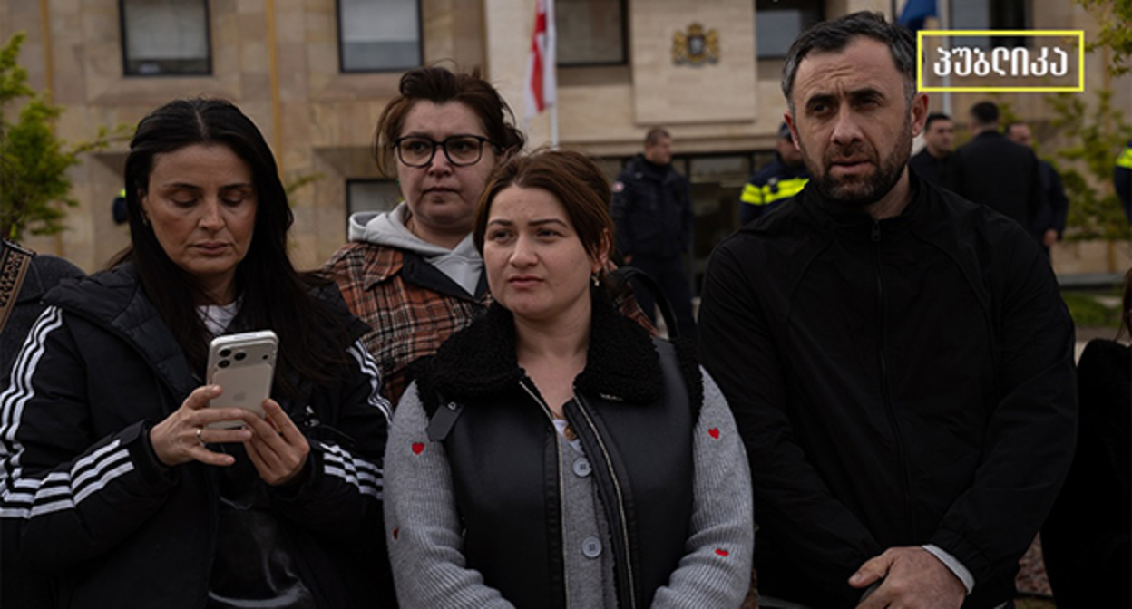 Участники акции с требованием обеспечить современные методы лечения детей с миодистрофией Дюшенна. Фото: https://www.facebook.com/photo/?fbid=1736910411041835&set=pcb.1736910491041827 Facebook принадлежит компании Meta деятельность которой запрещена в России Участники акции с требованием обеспечить современные методы лечения детей с миодистрофией Дюшенна. Фото: https://www.facebook.com/photo/?fbid=1736910411041835&set=pcb.1736910491041827 Facebook принадлежит компании Meta деятельность которой запрещена в России