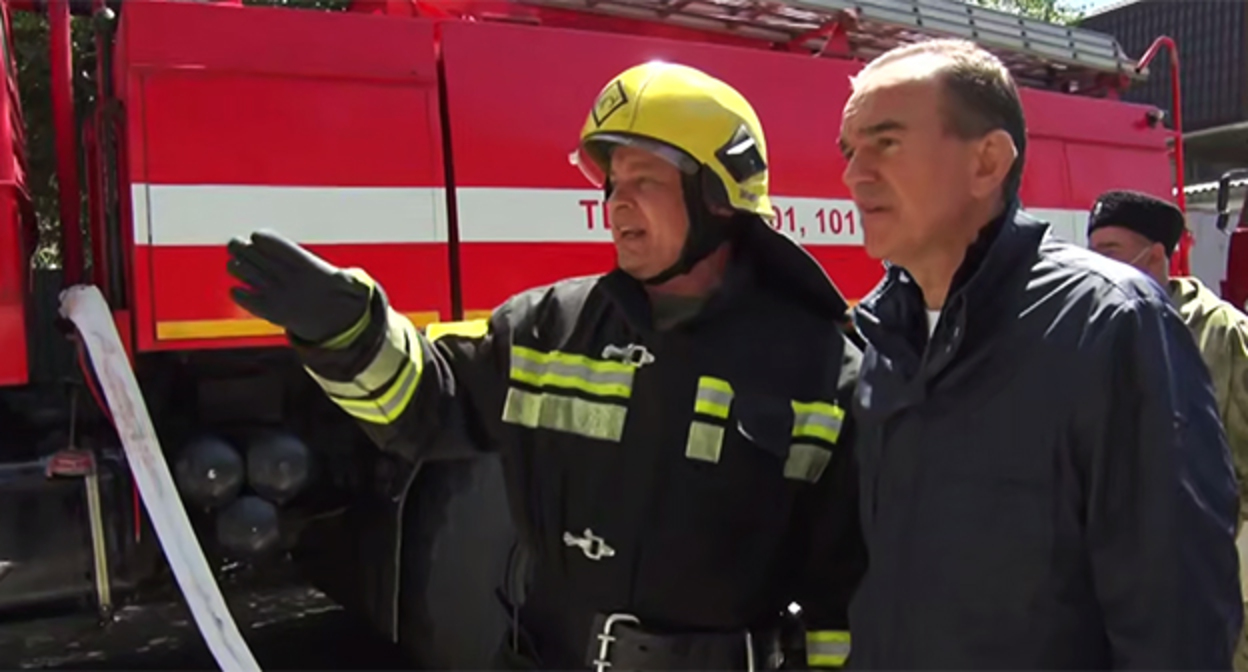 Вениамин Кондратьев (справа) во время визита в Туапсе. 28 апреля 2026 г. Скриншот видео https://t.me/opershtab23/15822 Вениамин Кондратьев (справа) во время визита в Туапсе. 28 апреля 2026 г. Скриншот видео https://t.me/opershtab23/15822