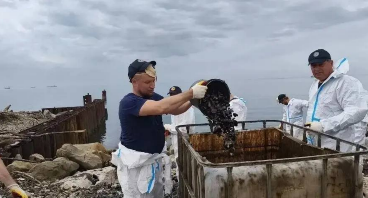 Уборка пляжа в Туапсе. Скриншот фото администрации Краснодара от 13.05.26, https://t.me/krdru/52036 Уборка пляжа в Туапсе. Скриншот фото администрации Краснодара от 13.05.26, https://t.me/krdru/52036